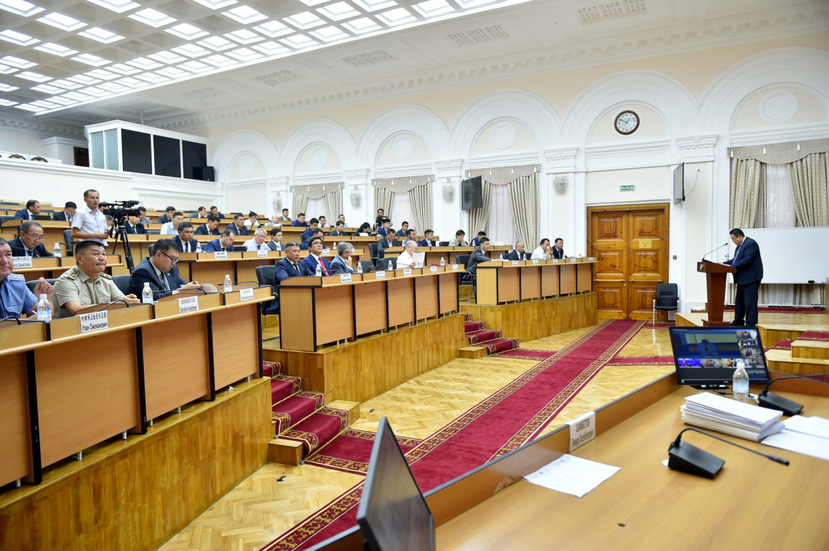 Президентский аппарат Кыргызстана. Администрация президента Кыргызстана. Госорганы. Кабинет министров Кыргызской Республики ремонт здания.